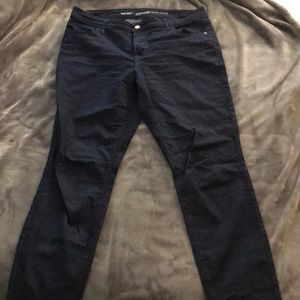 Old navy women’s mid rise skinny jean size 14